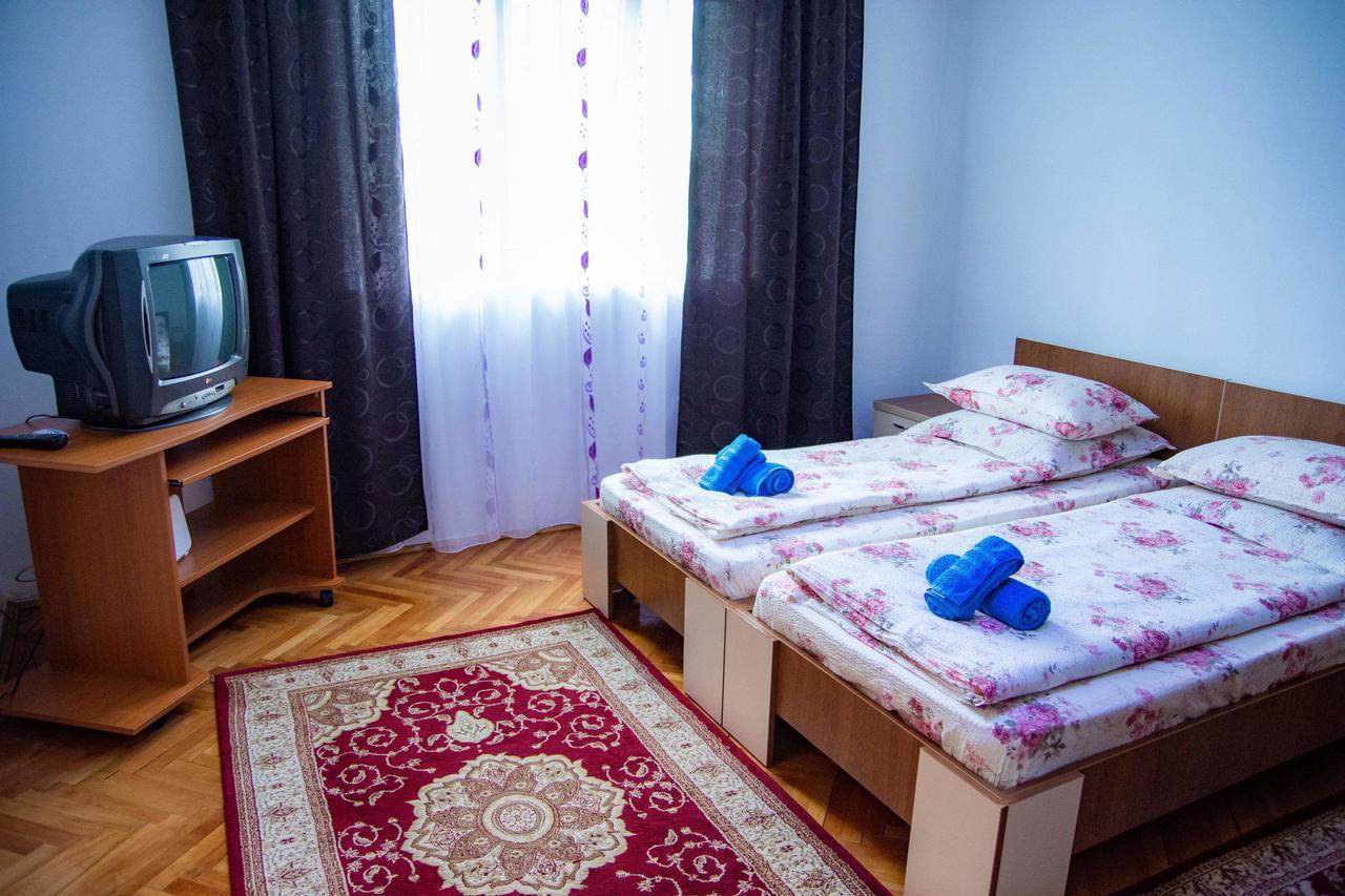 Pensiunea Covaciu Vadu Izei Buitenkant foto